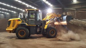 Фронтальный погрузчик 835H (ZF+LG)